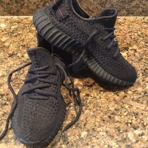 **BLACK 350 V 2 BOOST YEEZY’S SIZE 6 *** $100